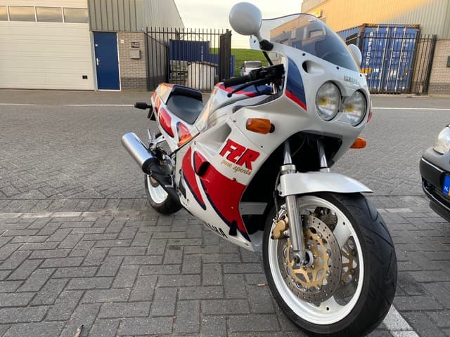 Rijklare klassieke motor na inspectie
